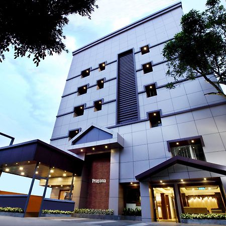 Prayana Hotels Kochi Exteriör bild