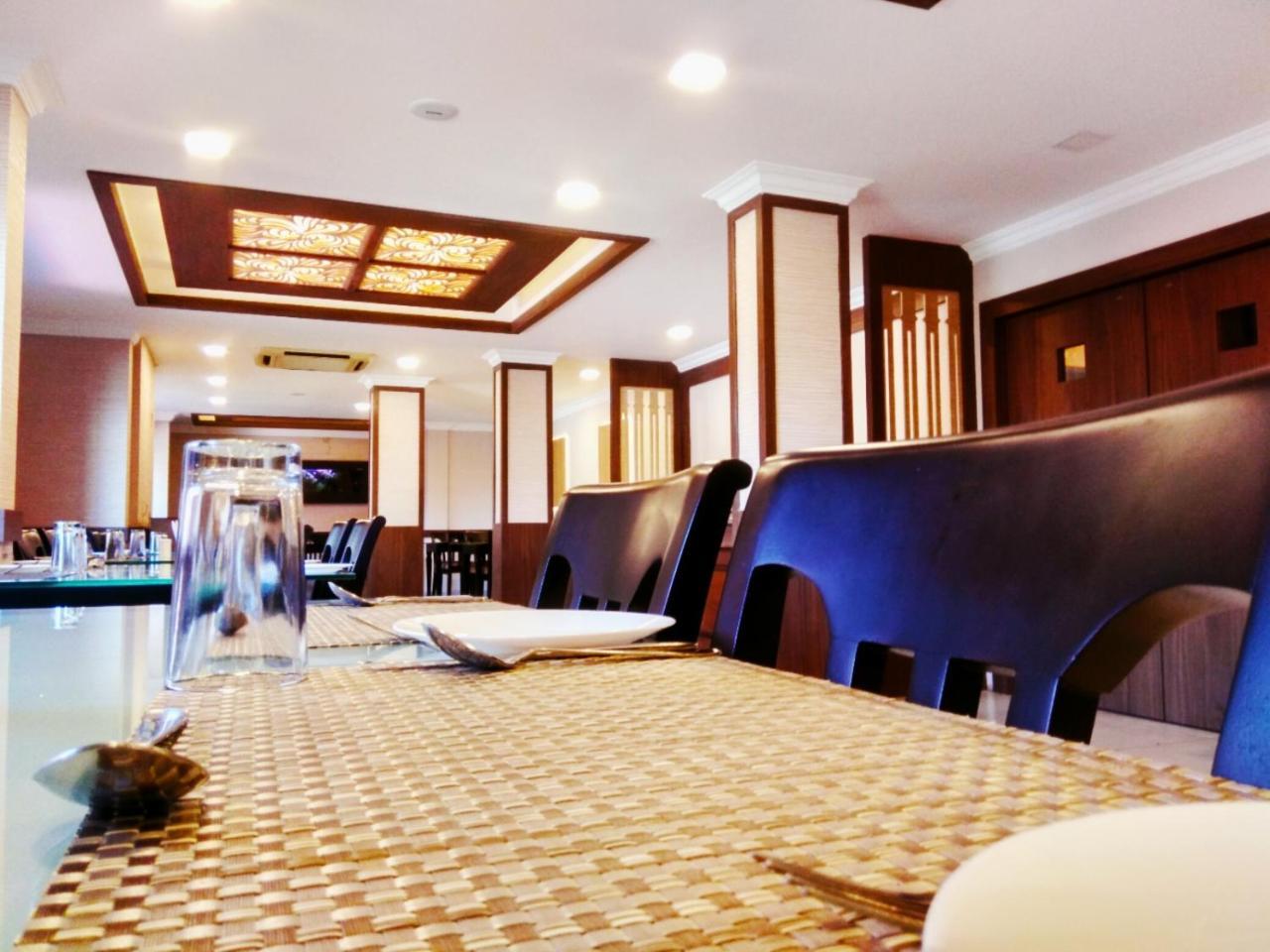 Prayana Hotels Kochi Exteriör bild